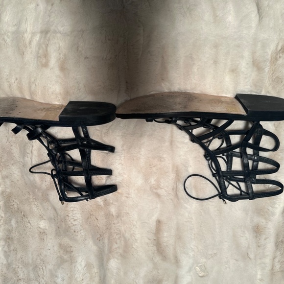 Stuart Weitzman - Picture 2 of 3